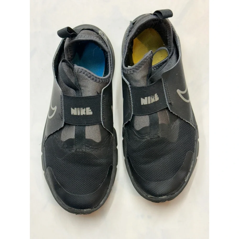 NIKE Flex Runner $45 Boys 3 All Black Slip On No Laces Low Top Sneakers GSBox